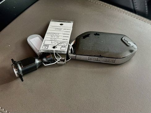 Used 2025 Kia Carnival FWD image 34