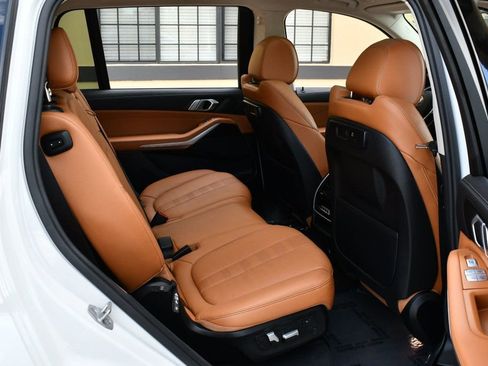 Used 2021 BMW X7 xDrive40i w/ Premium Package 2 image 48