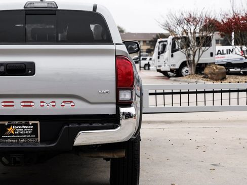 Used 2019 Toyota Tacoma TRD Off-Road image 45