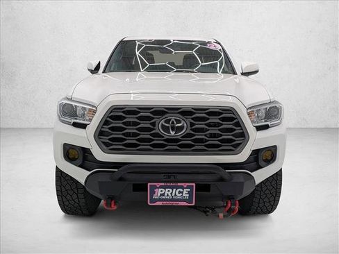 Used 2022 Toyota Tacoma TRD Off-Road image 2