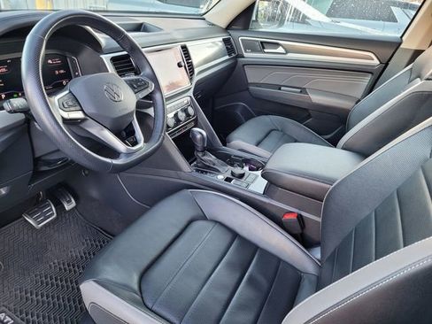 Used 2022 Volkswagen Atlas SEL Premium image 11