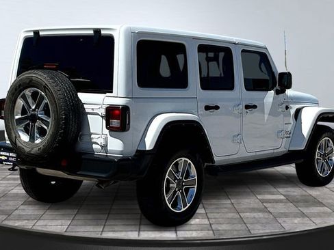 Used 2022 Jeep Wrangler Unlimited Sahara w/ Cold Weather Group AWD/4WD image 7
