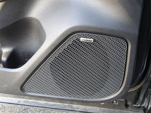 Used 2025 Mitsubishi Outlander SE image 17