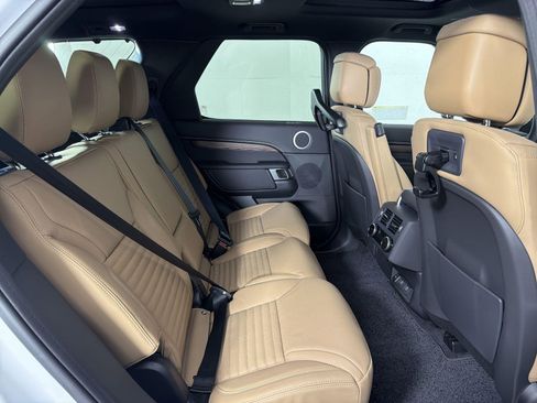 New 2026 Land Rover Discovery Dynamic SE image 30