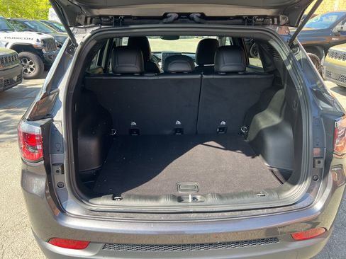 Used 2023 Jeep Compass Limited image 15