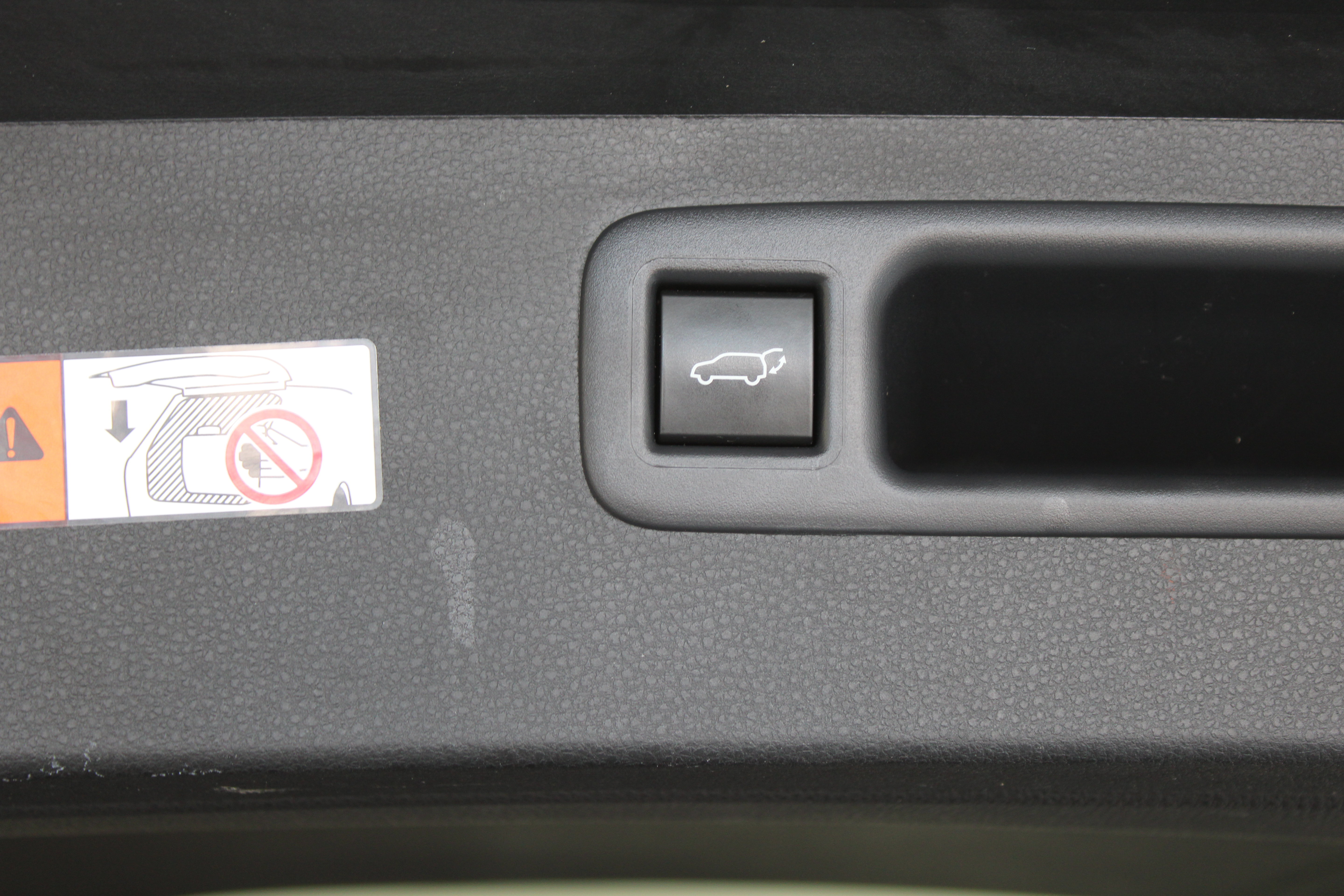 Used 2025 Toyota Highlander LE FWD image 34