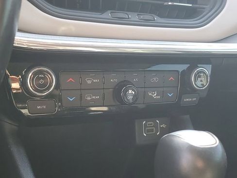 Used 2022 Jeep Compass Limited w/ Elite Group image 18