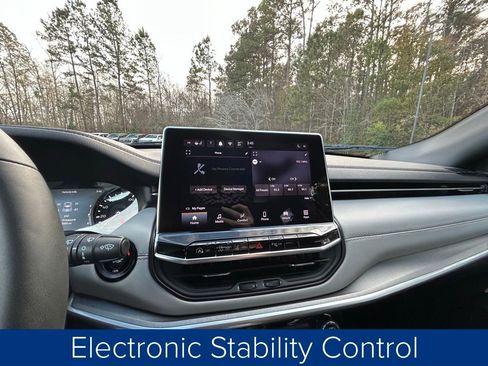 Used 2024 Jeep Compass Limited image 33