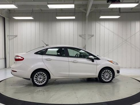 Used 2016 Ford Fiesta Titanium FWD image 9