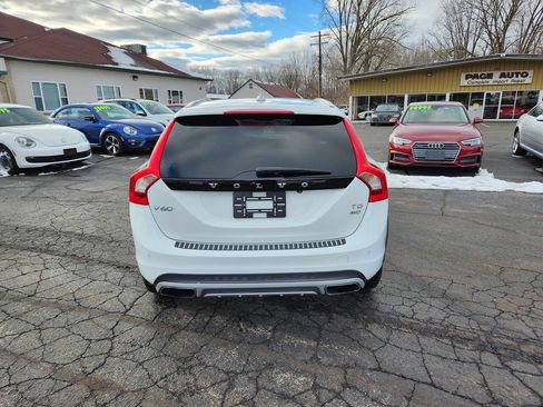 Used 2015 Volvo V60 T5 Cross Country Platinum w/ Climate Package image 5