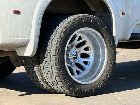 Used 2022 GMC Sierra 3500 Denali w/ Denali Ultimate Package image 11