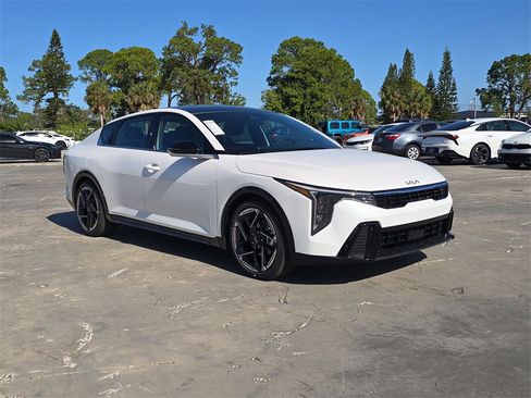New 2025 Kia K4 GT-Line image 2
