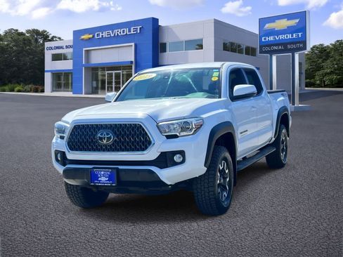 Used 2019 Toyota Tacoma TRD Off-Road w/ Technology Package image 2