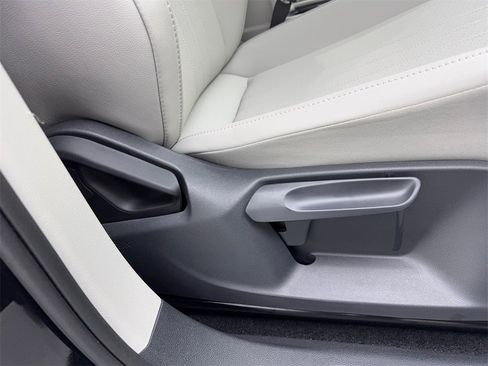 Used 2024 Volkswagen Tiguan SE R-Line image 50