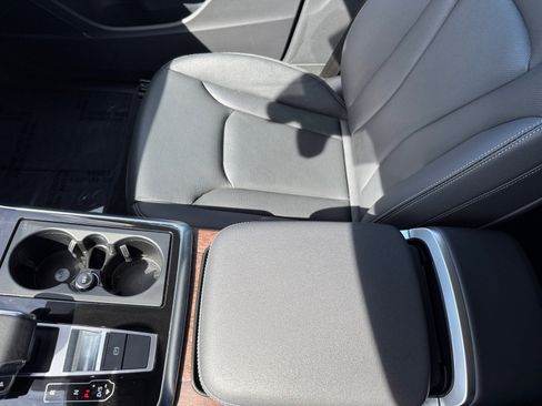 Used 2023 Audi Q8 Premium Plus image 14