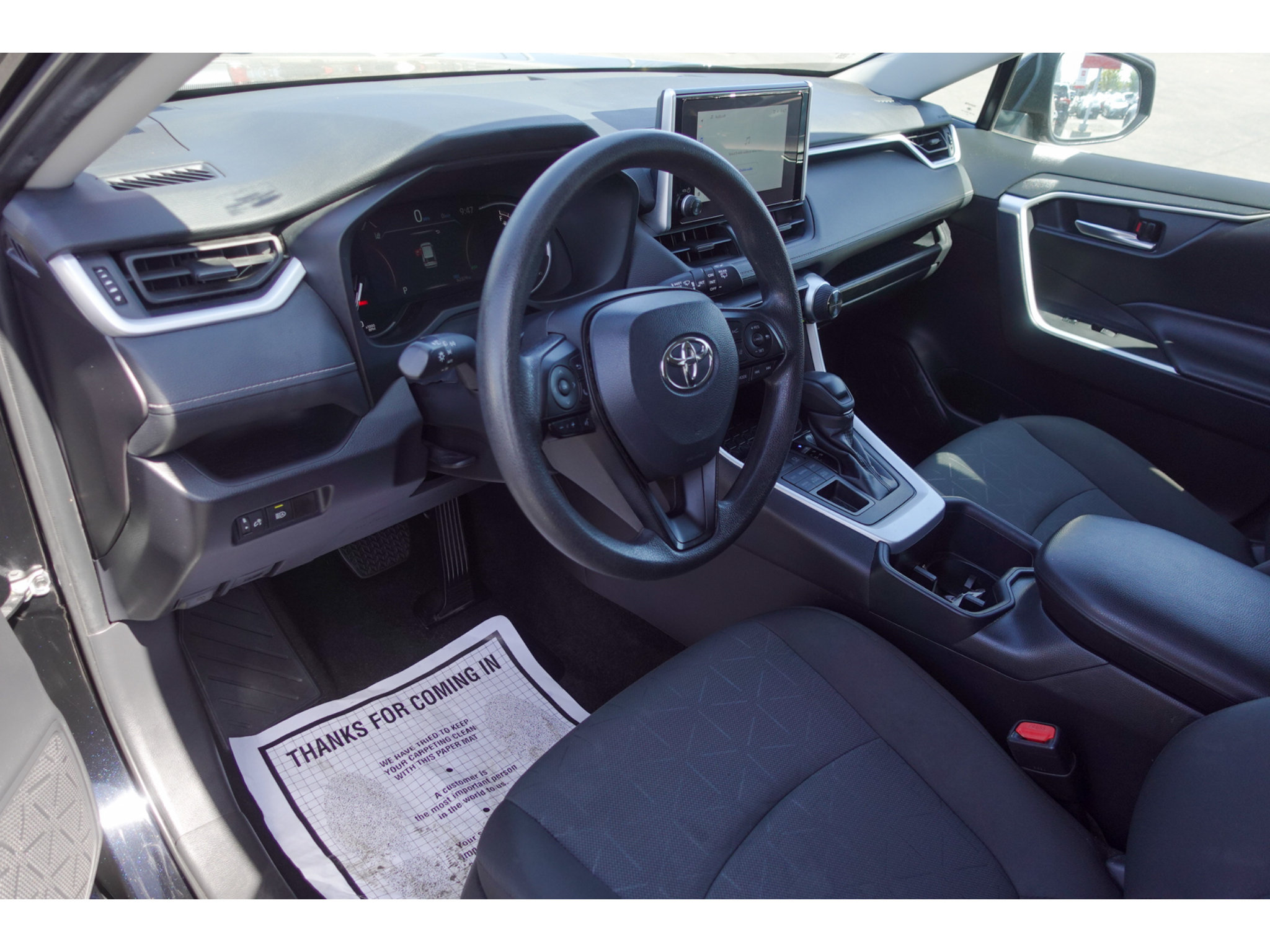 Used 2024 Toyota RAV4 XLE AWD/4WD image 9
