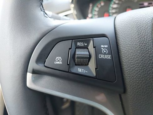 Used 2020 Chevrolet Trax LT w/ LT Convenience Package FWD image 31