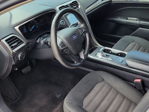 Used 2018 Ford Fusion SE w/ Fusion SE Technology Package image 5