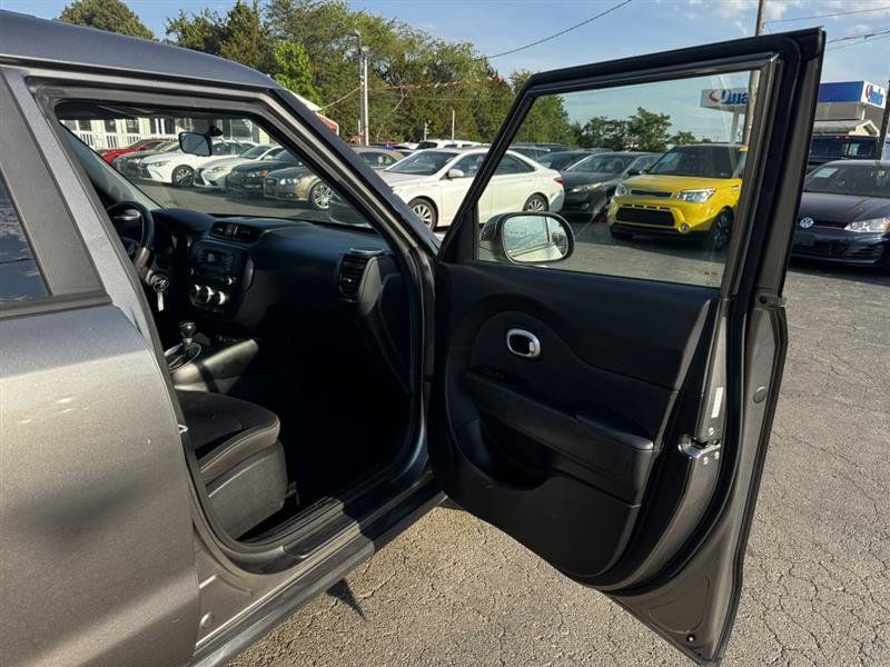 Used 2016 Kia Soul FWD image 19