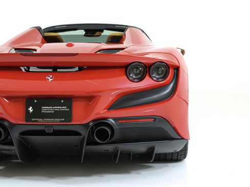 Certified 2022 Ferrari F8 Tributo RWD image 33