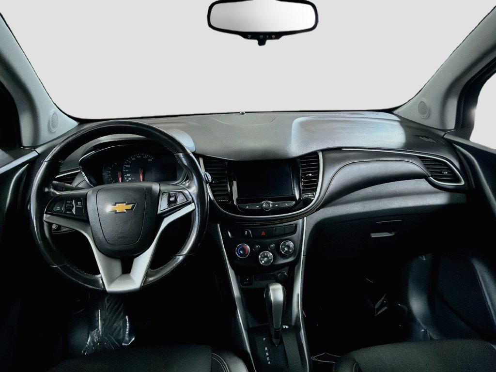 Used 2020 Chevrolet Trax LT w/ LT Convenience Package AWD/4WD image 21