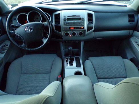 Used 2009 Toyota Tacoma PreRunner image 28