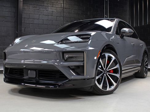 Used 2025 Porsche Macan Turbo Electric AWD/4WD image 7