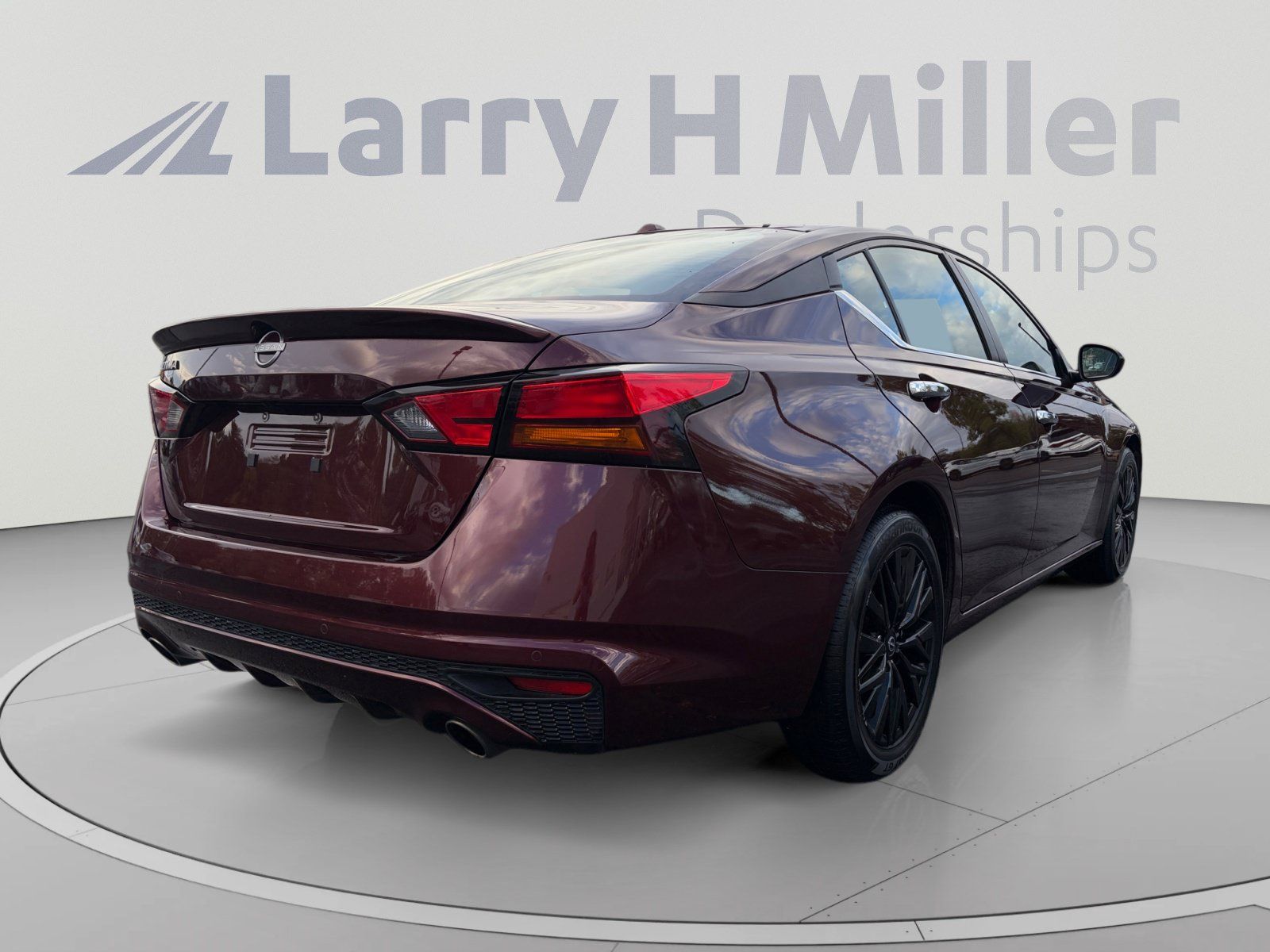 Used 2025 Nissan Altima 2.5 SV w/ SV Special Edition Package FWD image 5