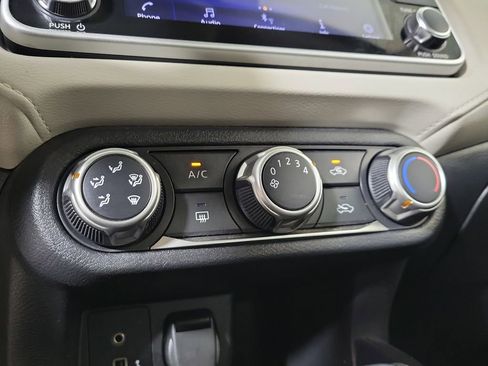 Used 2021 Nissan Versa SV FWD image 21