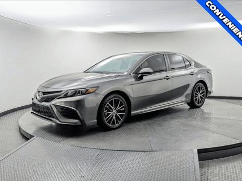 Used 2024 Toyota Camry SE w/ Convenience Package image 2