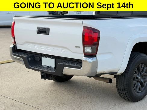 Used 2022 Toyota Tacoma SR5 RWD image 6