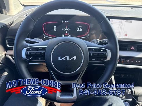 Used 2025 Kia Sportage EX FWD image 16