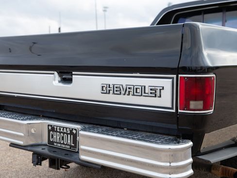 Used 1986 Chevrolet C/K Truck 2500 image 8