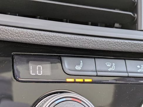 Used 2024 Volkswagen Jetta SE FWD image 24