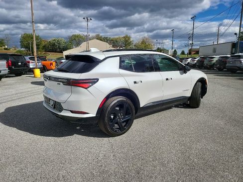 New 2025 Chevrolet Equinox EV RS image 10