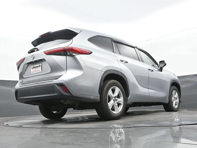 Used 2023 Toyota Highlander L FWD image 11