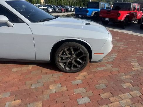 Used 2022 Dodge Challenger SXT w/ Driver Convenience Group RWD image 17