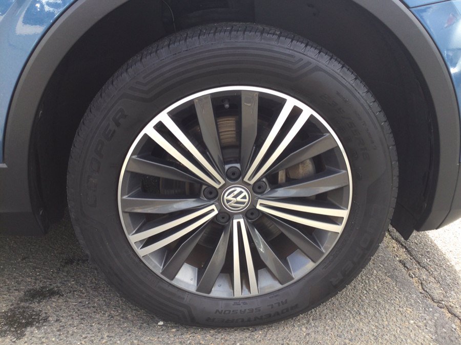 Used 2018 Volkswagen Tiguan SEL AWD/4WD image 48