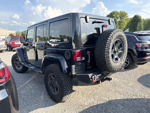 Used 2017 Jeep Wrangler Unlimited Sahara AWD/4WD image 5