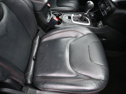 Used 2015 Jeep Cherokee Trailhawk w/ Comfort/Convenience Group AWD/4WD image 22