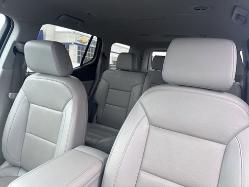 Used 2021 GMC Acadia SLT w/ LPO, Floor Liner Package image 11