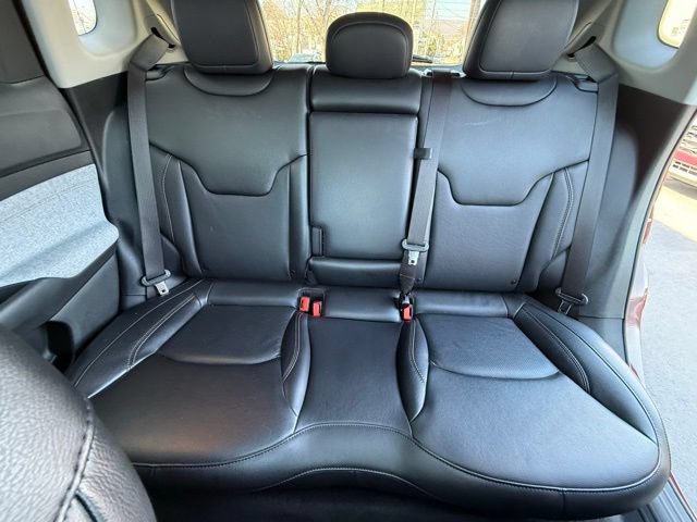 Used 2022 Jeep Compass Latitude w/ Sun and Sound Group AWD/4WD image 17