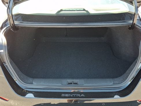 Used 2022 Nissan Sentra SR w/ SR Premium Package FWD image 28