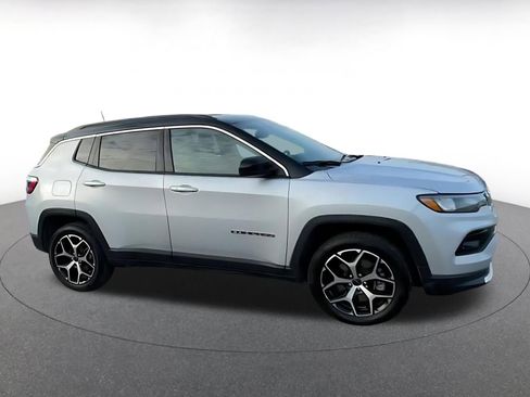 Used 2025 Jeep Compass Limited image 16