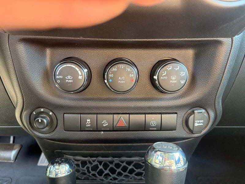 Used 2017 Jeep Wrangler Sahara AWD/4WD image 8