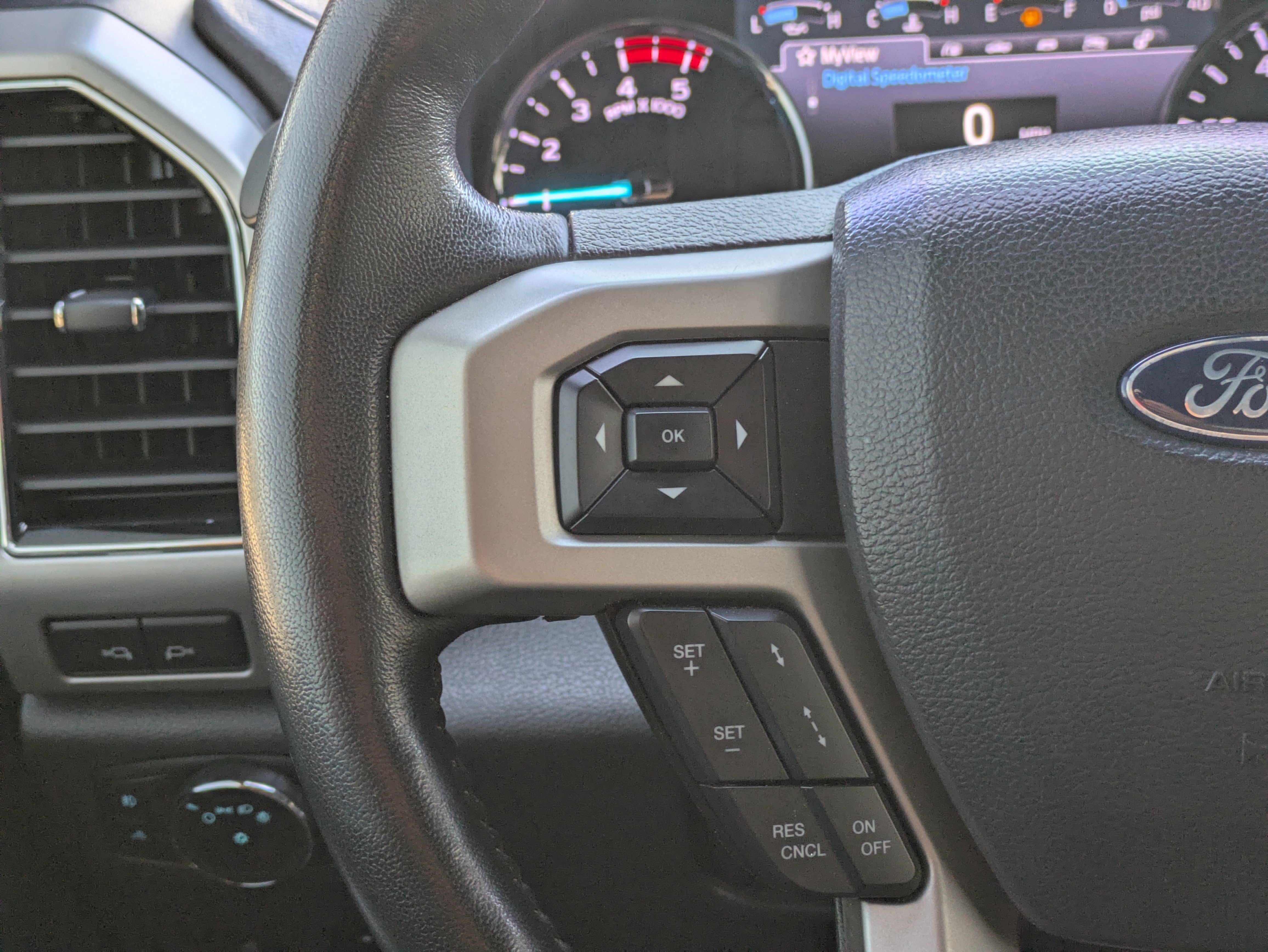 Used 2022 Ford F250 Lariat w/ Tremor Off-Road Package AWD/4WD image 27