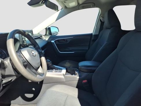 Used 2020 Toyota RAV4 LE image 7