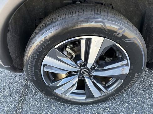 Used 2023 Nissan Rogue SL image 36