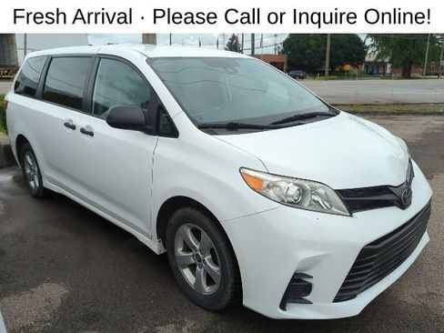 Used 2020 Toyota Sienna L FWD image 1
