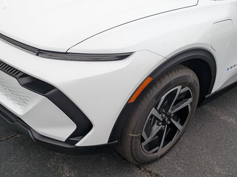 New 2026 Chevrolet Equinox EV LT FWD image 10